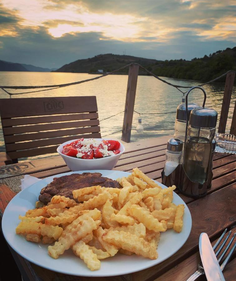 La Pescador Dd Hotel Berzasca Luaran gambar