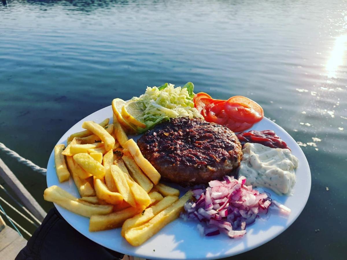 La Pescador Dd Hotel Berzasca Luaran gambar